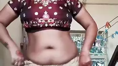 Rakhi Pandey in Ultra Low Waist Skirt Showing Deep Navel