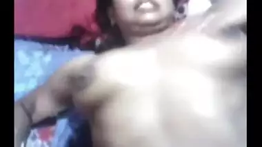 Desi bhabhi oozes sexual juices