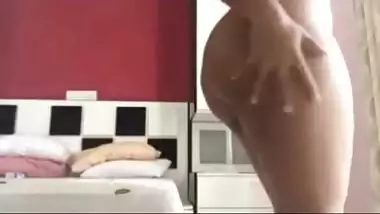 Desi mms of a college girl stripping and seducing her boyfriend on cam