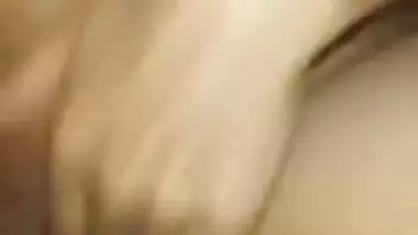 Desi girl fingering pussy
