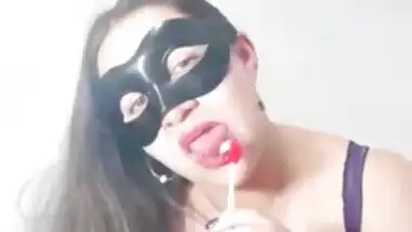 Audio Imperdible La Esposa Del Jefe Me Envia Video Masturbandose Con Chupa Chups Quiere Mi Verga Y Mi Leche En El Culo Y Las Tetas Desi BhaBhi Usa 2 F