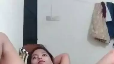 Horny Desi Girl Masturbating With Banana