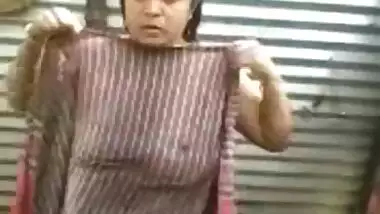 Latest Desi girl nude bathroom selfie video