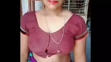 Busty housewife bhabhi sexy show in bare blouse