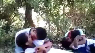 Indian college friends group sex mms in park