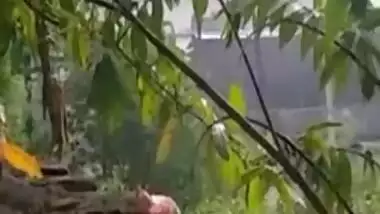 Woman is captured by Desi guy who makes a XXX video of pissing aunty