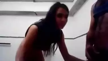 Desi girl fucking his bf in hotel room