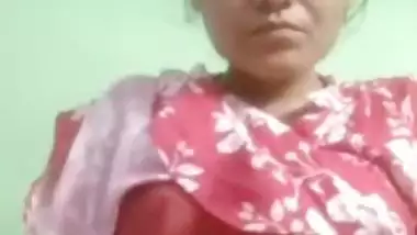 Big ass aunty slapping booty during live call