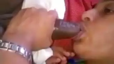 Sexy Desi oral sex to her manager in the car