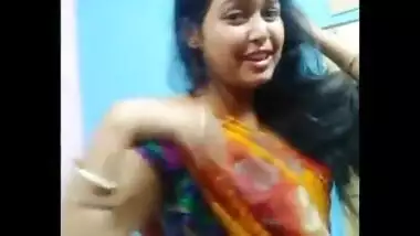 Cute housewife bhabi ruhi malakkar sexy navel show