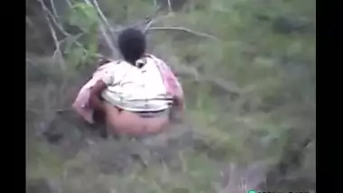 Village aunty was caught for unlegal outdoor pissing. Desi sex video