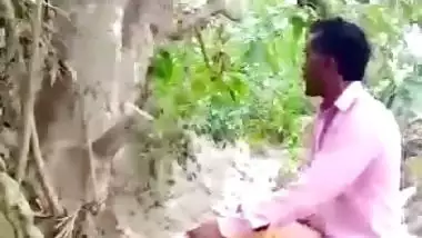 Couple fucks like monkeys in an Indian outdoor sex