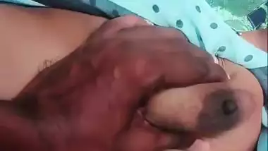 Village lady sucks husband’s dick outdoors in desi porn