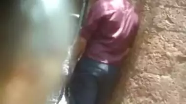 Desparate Indian girl caught giving blowjob outdoors on cam