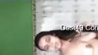 Sexy XXX video of Desi brunette showing perky tits in the bathroom