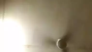 Horny Desi Girl Showing her Nude Body