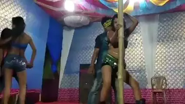 Hindi Girls Doing Mujra On Stage