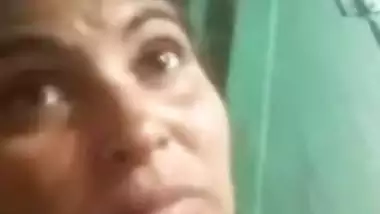 Malayali aunty showing boobs making a guy masturbate on the video call