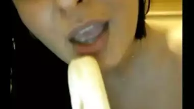 New Delhi big boobs amateur girlfriend teases on cam