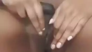 Today Exclusive -horny Indian Girl Shows Her Boobs And Masturbating Part 1