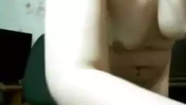 TURKISH WIFE SHOWS HER HAIRY PUSSY