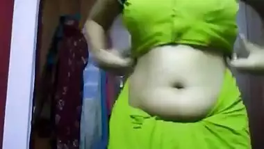 Vasavi bhabhi changing blouse
