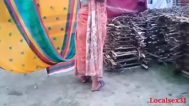 Outdoor Desi chick copulates with horny guy in outdoor XXX clip