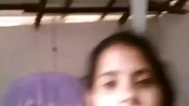 Sexy Srilankan Girl nude selfie video