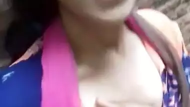Cute indain girl showing her boobs to bf