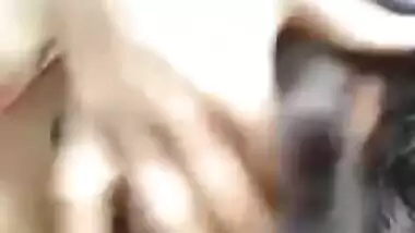 Indian XXX female holds sex stick in hand and gives a blowjob to driver