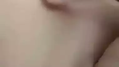 Indian pussy pic and fingering video of hot girl