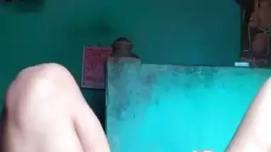 Desi ladki apna chut aur gand video me dekhaya boyfriend ko