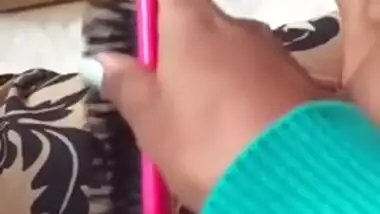 Indian slut fucking with hairbrush