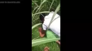 Meri pyaari chachi ko choda Khet Mein dost k saath(teetu402)