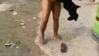 Brave Paki woman flashes XXX snatch not noticing buddy with camera