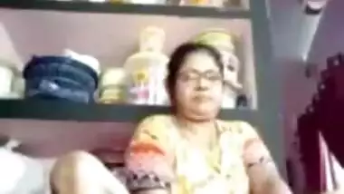 Sudha Aunty Showing Pussy While Cooking