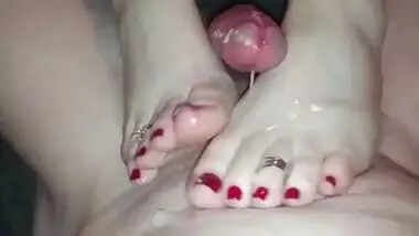The best footjob to a man by a talented bhabhi
