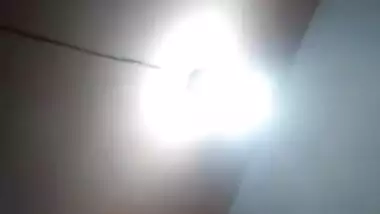 Desi Bong Girlfriend Exposing Huge Boobies and pussy for BF