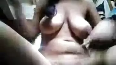 Sexy mumbai girlfriend hanny stripping and dancing