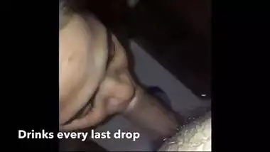 Horny slut gives an outstanding blowjob to her senior