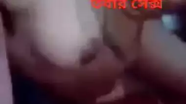 Lassie of Indian origin spices up the quarantine by masturbation