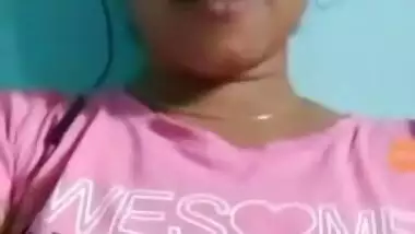 Today Exclusive- Cute Desi Girl Showing Her Boobs