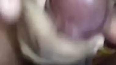 Wife blowing her hubby and swalloing cum