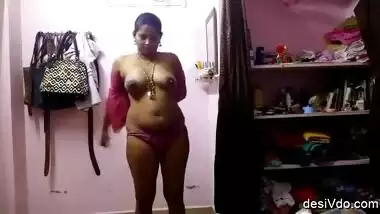 Desi Bhabhi Changing Cloths