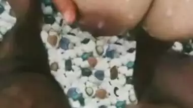 He cums on my best friend in the Toilet / Tamil...
