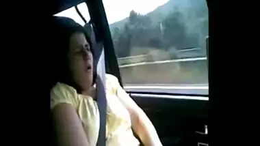 Sexy mausi fingering in car – highlight of Indian porn