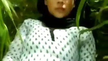Cute girl outdoor sex