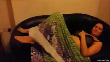 Arab guy fucking her asian girl friend with clear face