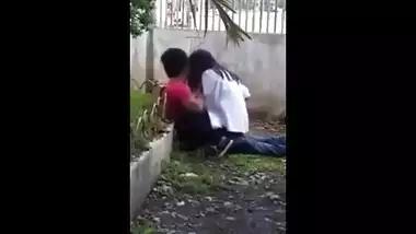 Horny college couple enjoy a quick outdoor fuck with lover