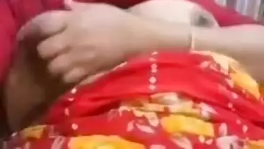 Chunky Desi wife cums hard when teasing her XXX twat on the camera